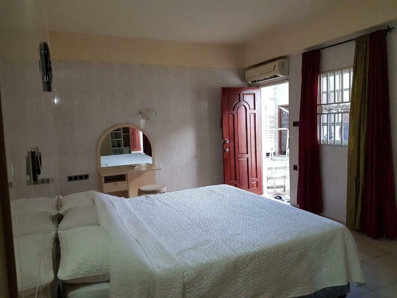 Maya Apartments Paramaribo Luaran gambar